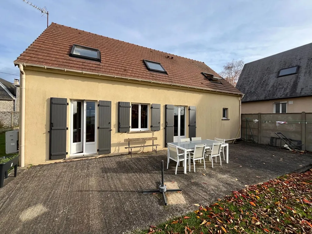 Extérieur - Maison avec Garage et Terrain à Proximité d'Auneau