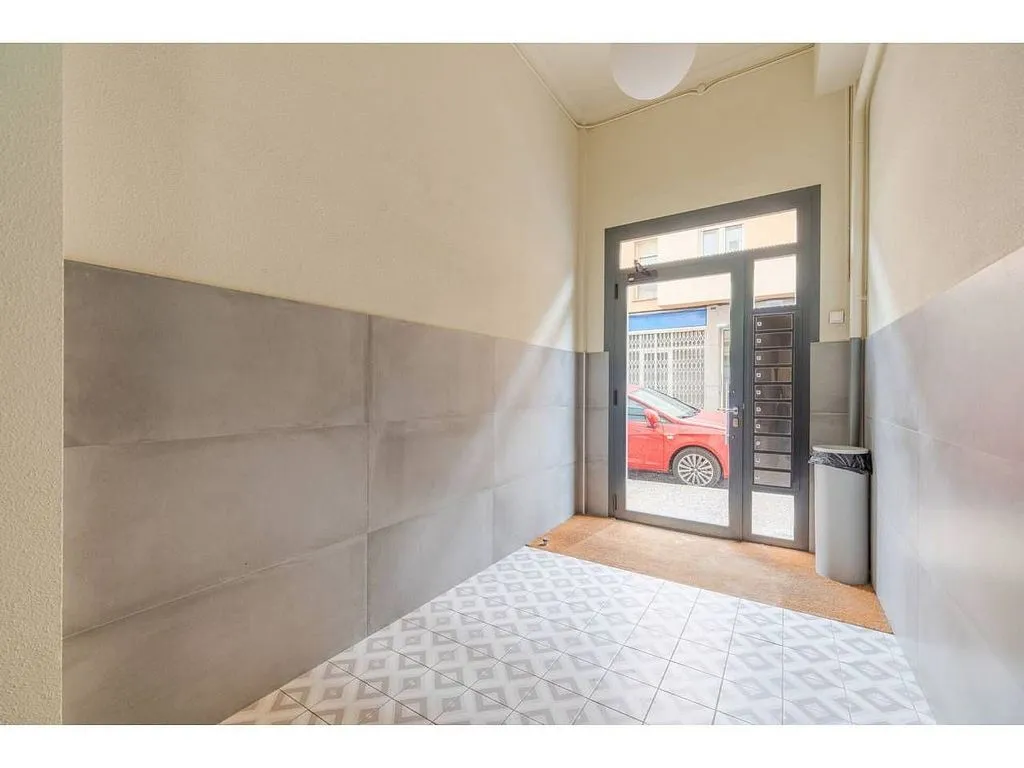 Esik - Duplex with Balcony in Eixample Sud, Girona