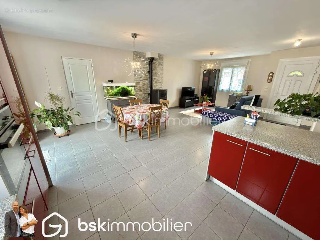 Söögituba - Recent Detached House with Terrace in Ostricourt