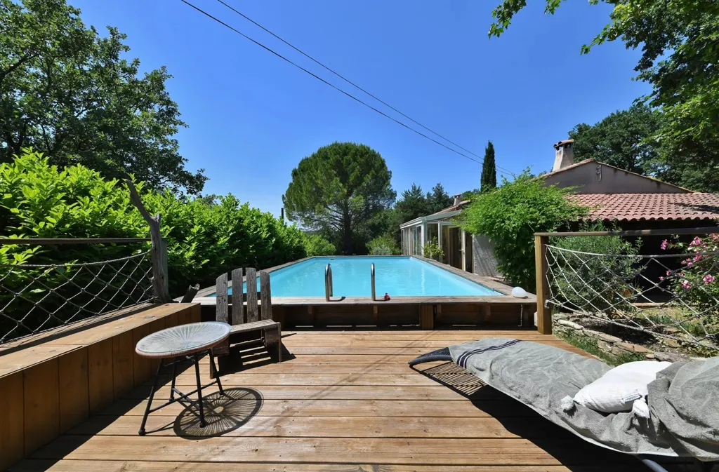 Piscine - Villa de Plain-pied avec Piscine à Uzès