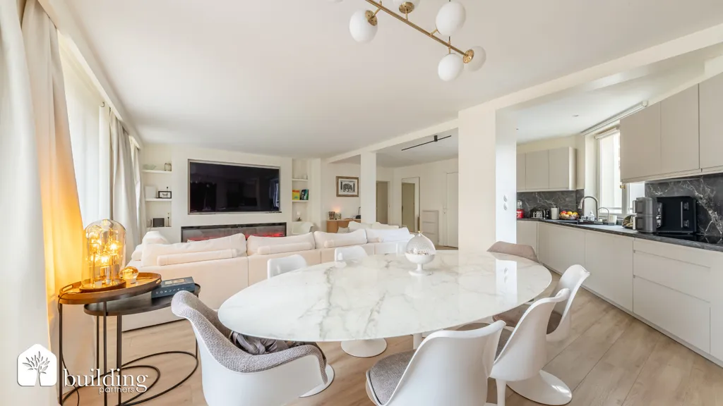 Sala da pranzo - Renovated Parisian Apartment with Ethanol Fireplace