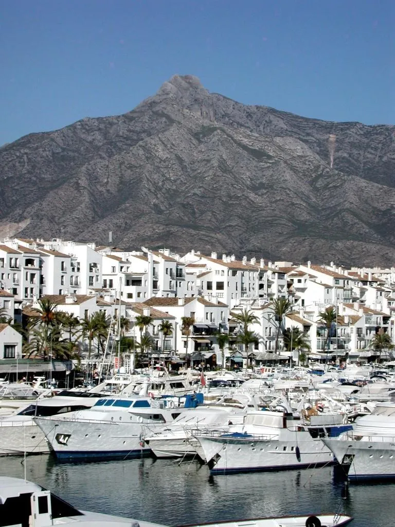 3-Bedroom Flat with Pool in Marbella