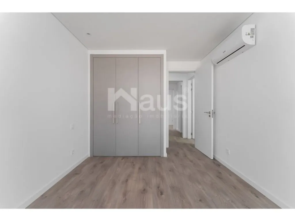Rooms - New T3+1 Flat with Parking in Montijo