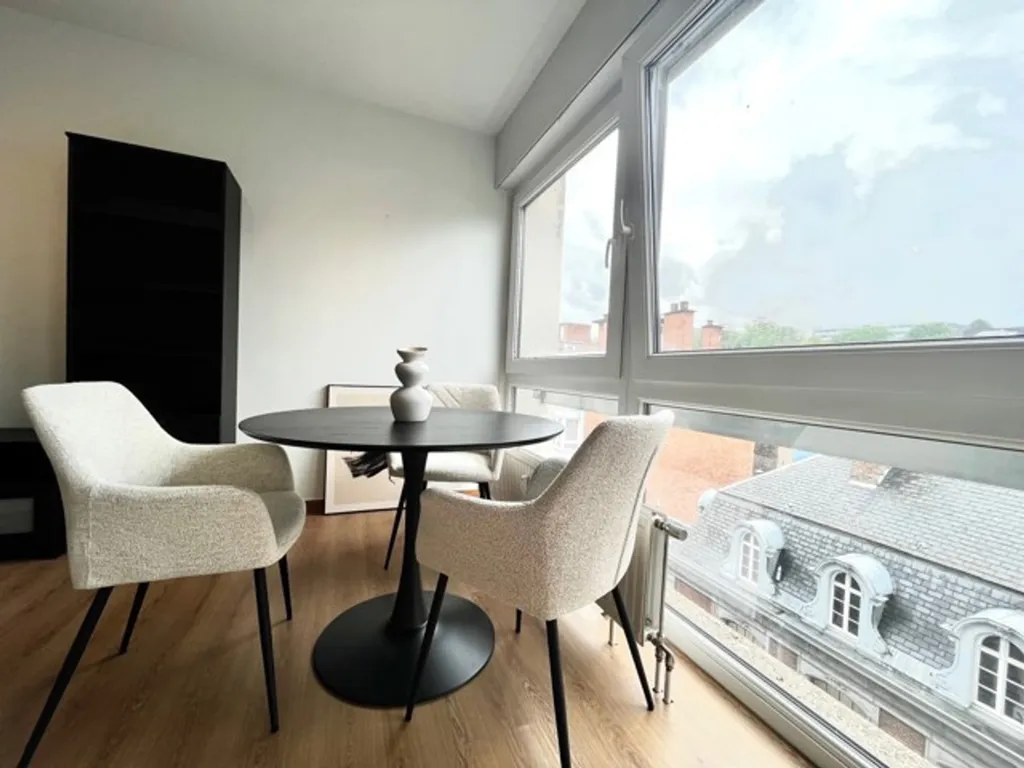 Salle à manger - Studio avec Vue sur Liège au 5ème Étage