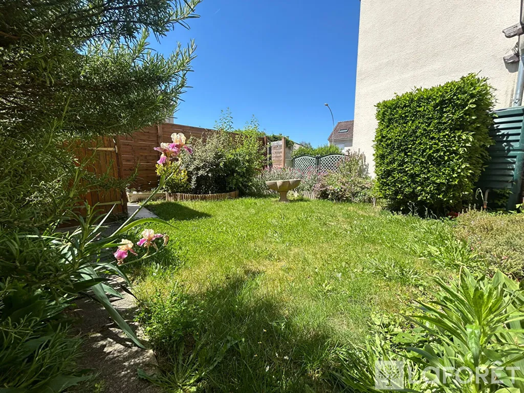 Jardin - Maison Charmante avec Terrasse à Reims