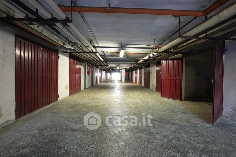 Garaaž - Apartment to Renovate with Balcony in Modena