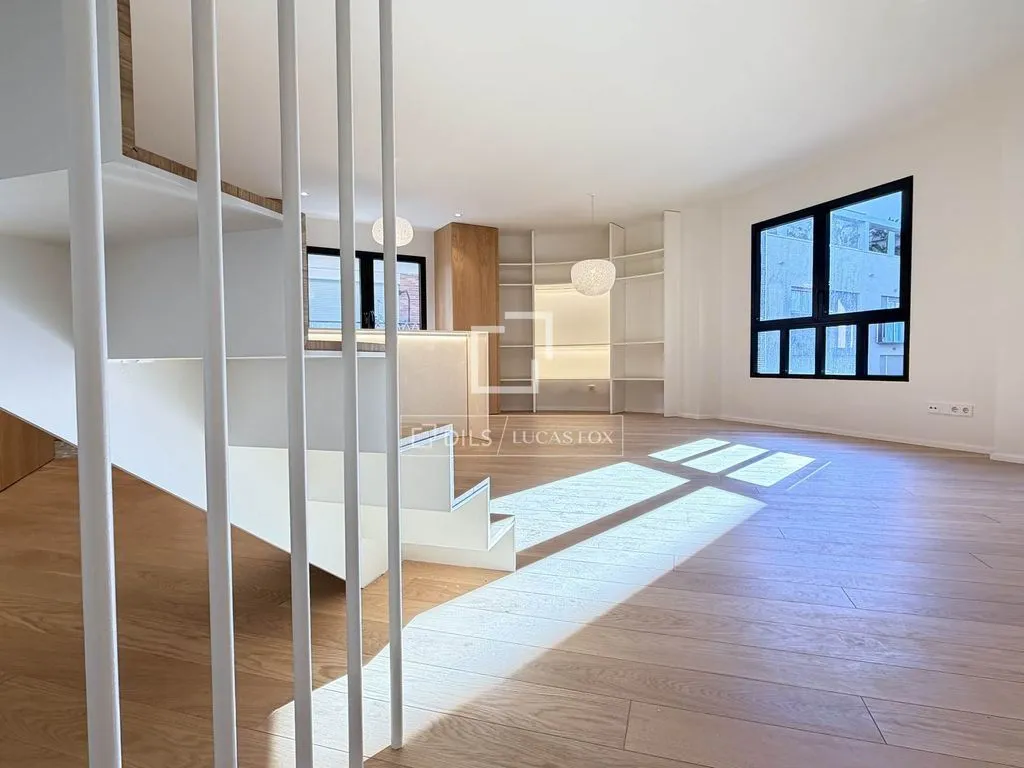 Pièces - Luxury Duplex with Top-Floor Privacy in Alicante