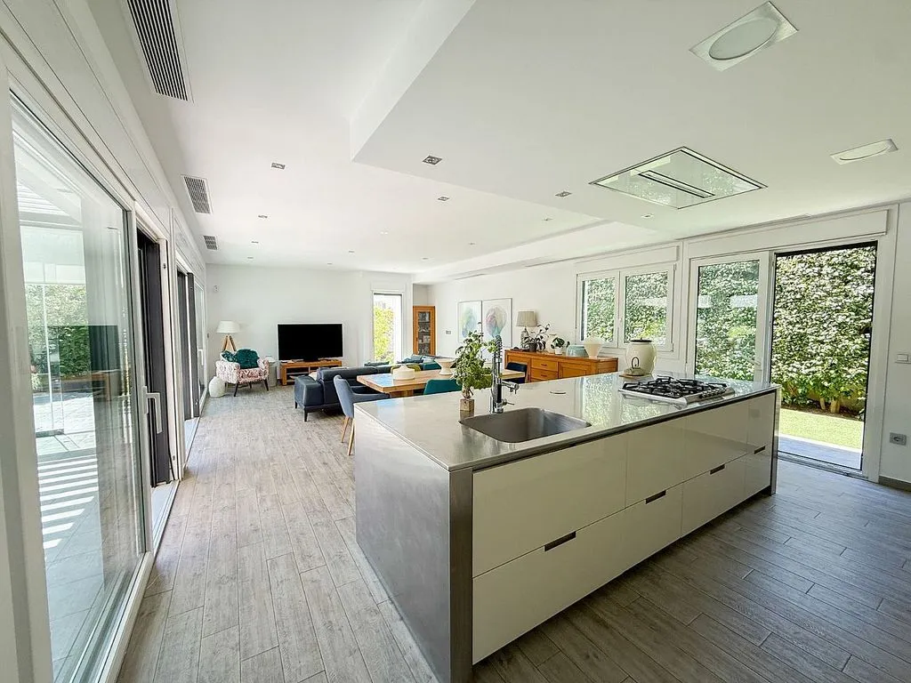 Kitchen - Villa with Pool and Terrace in Águilas