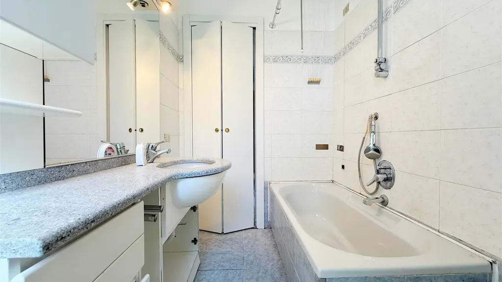 Salles de bain - Triplex with Geothermal Heating in Vedano al Lambro