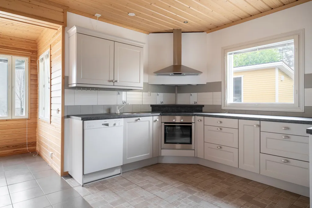 Cuisine - Spacious Apartment with Sauna in Helsinki