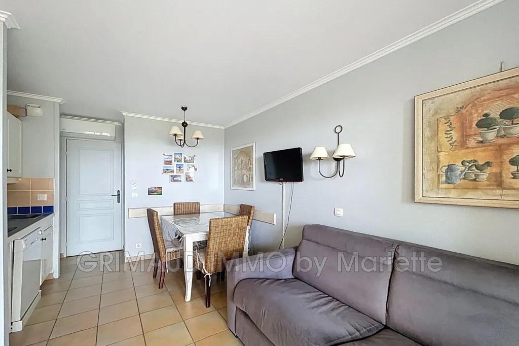 Söögituba - Garden Apartment with Sea View in Grimaud