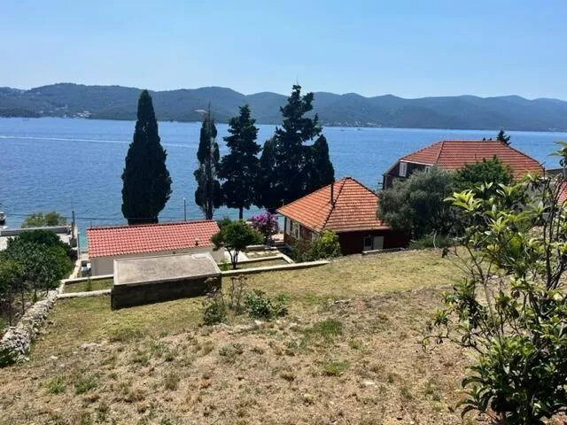 Garden - Beachfront Property with Terrace in Orebić