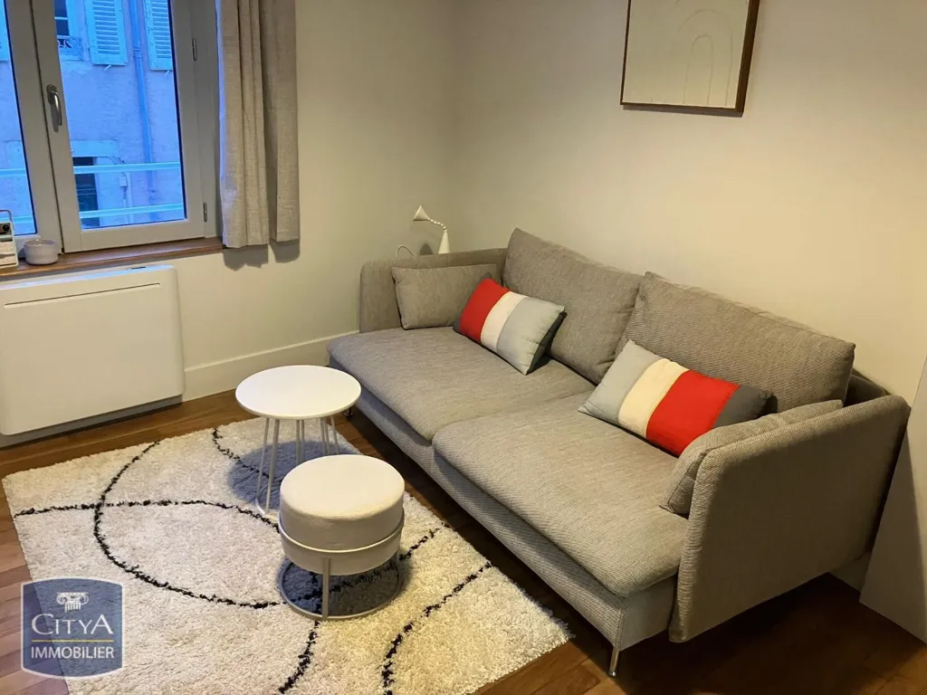 Soggiorno - Charming 2-Bedroom Apartment in Châteauroux