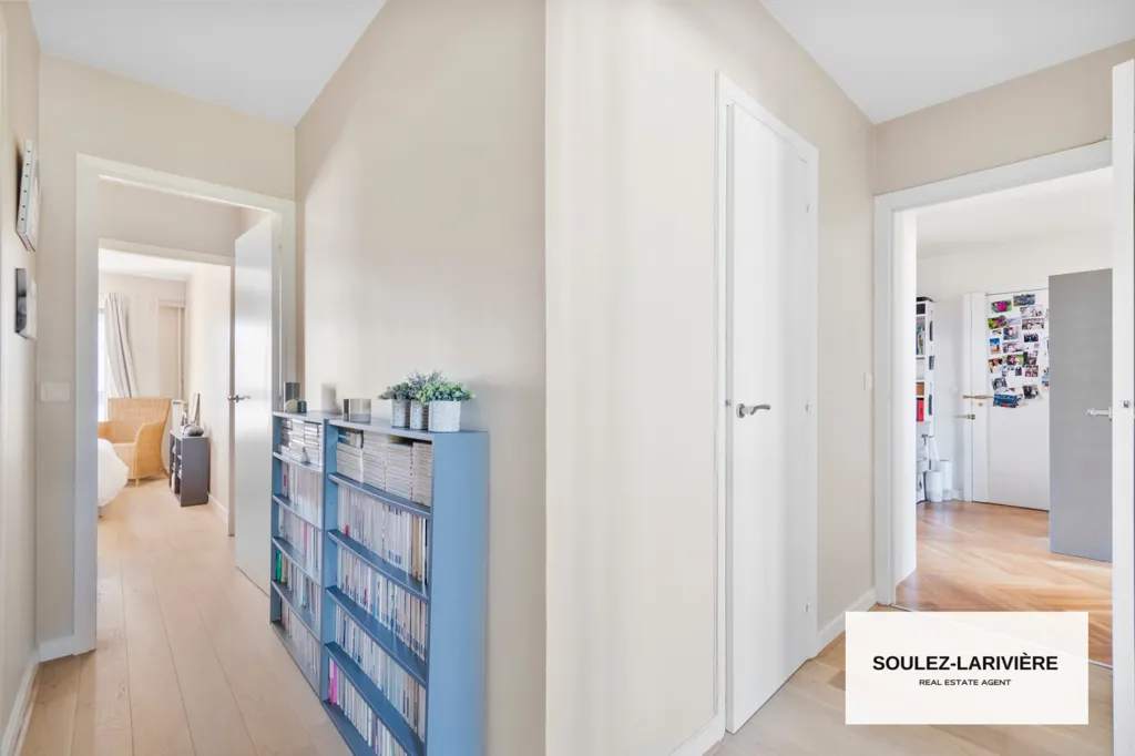 Esik - Apartment with Balcony in Versailles