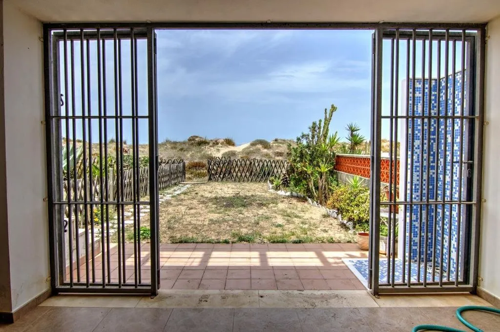Terrazza - Beachfront Villa with Sea Views in Oliva Nova