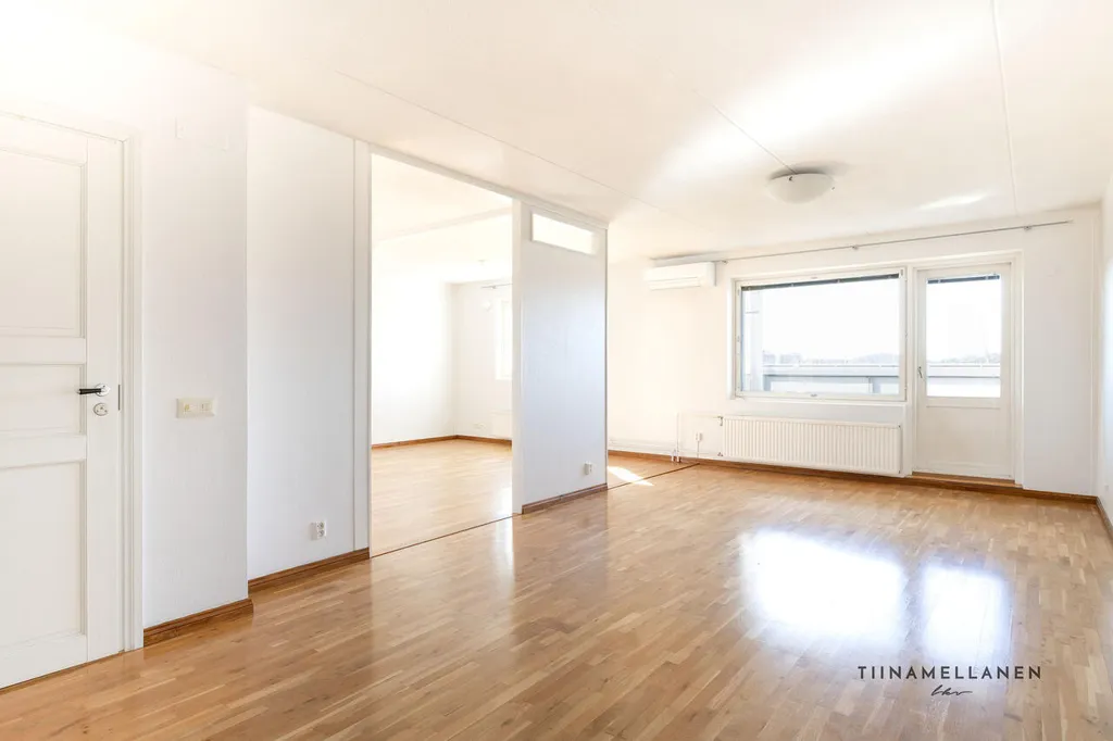 Elutuba - Spacious Corner Apartment with Balcony in Canal Area
