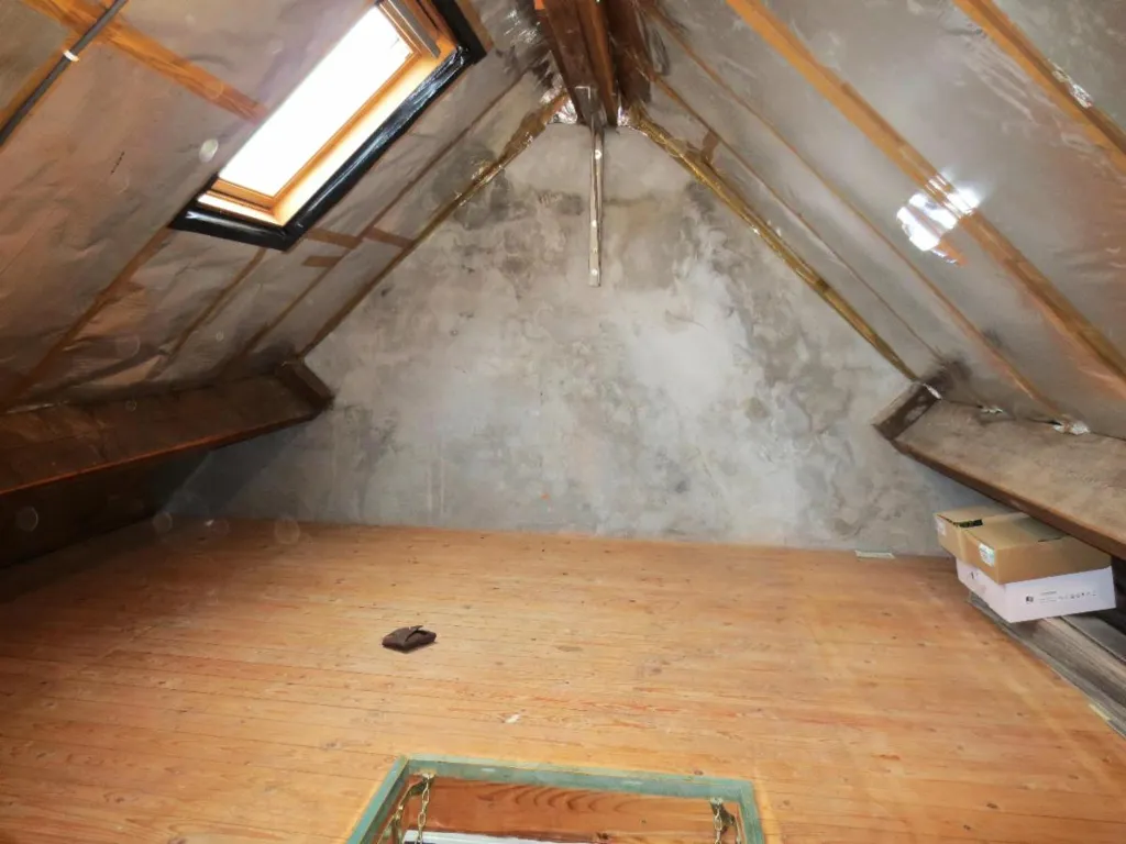 Toad - Modernised Townhouse with Courtyard in Eeklo