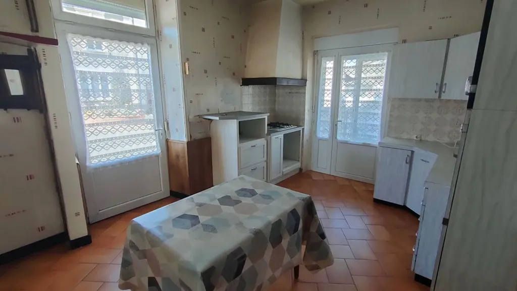 Köök - Renovated House with Garage in Moulins