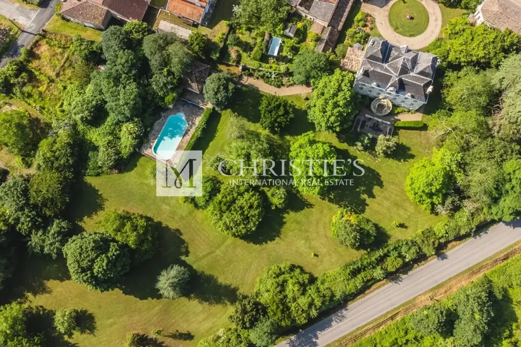 Vue aérienne - Château Historique près de Saint-Émilion