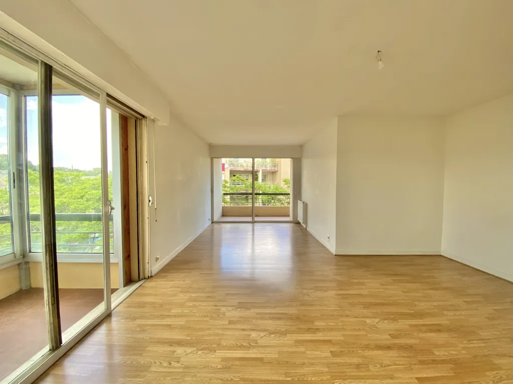 Pièces - Appartement Lumineux avec Terrasse à Nîmes