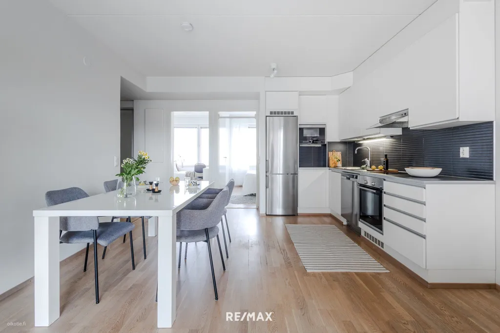 Dining Room - Modern Apartment with West-Facing Terrace in Länsi-Pasila