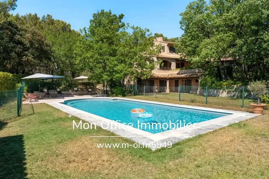 Piscina - 10-Bedroom House with Jacuzzi in Rognes