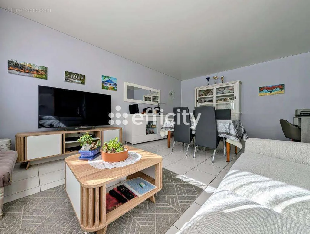 Séjour - Appartement avec Jardin et Terrasse au Calme à Ormesson