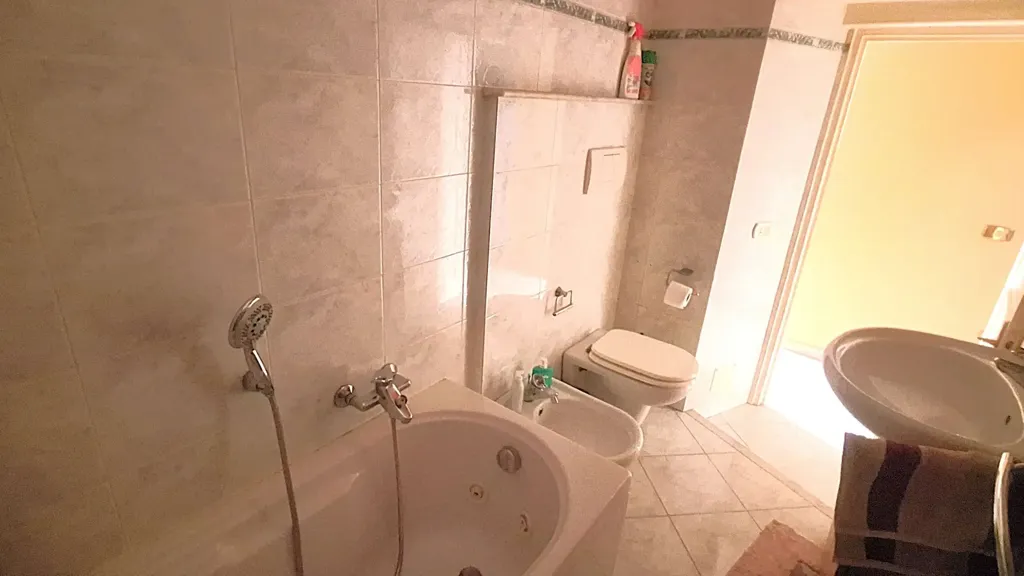 Vannitoad - Spacious Apartment with Central Location in Campomorone