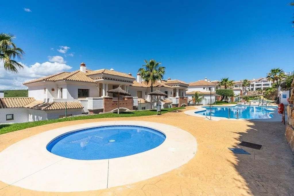 Bassein - Apartment with Pool and Terrace in Casares