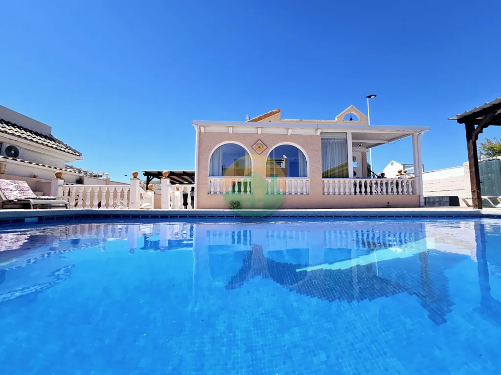 Bassein - Detached Villa with Pool in Camposol
