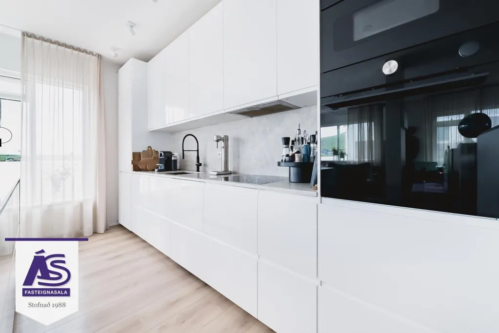 Cucina - Newly Built Duplex with Garden in Skarðshlíð
