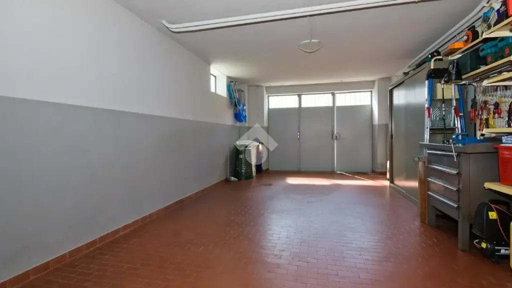 Garage - Villa with Panoramic Terraces in Pecetto Torinese