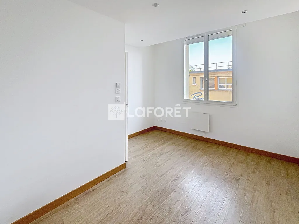 Stanze - Refurbished Duplex with Parking in Valence