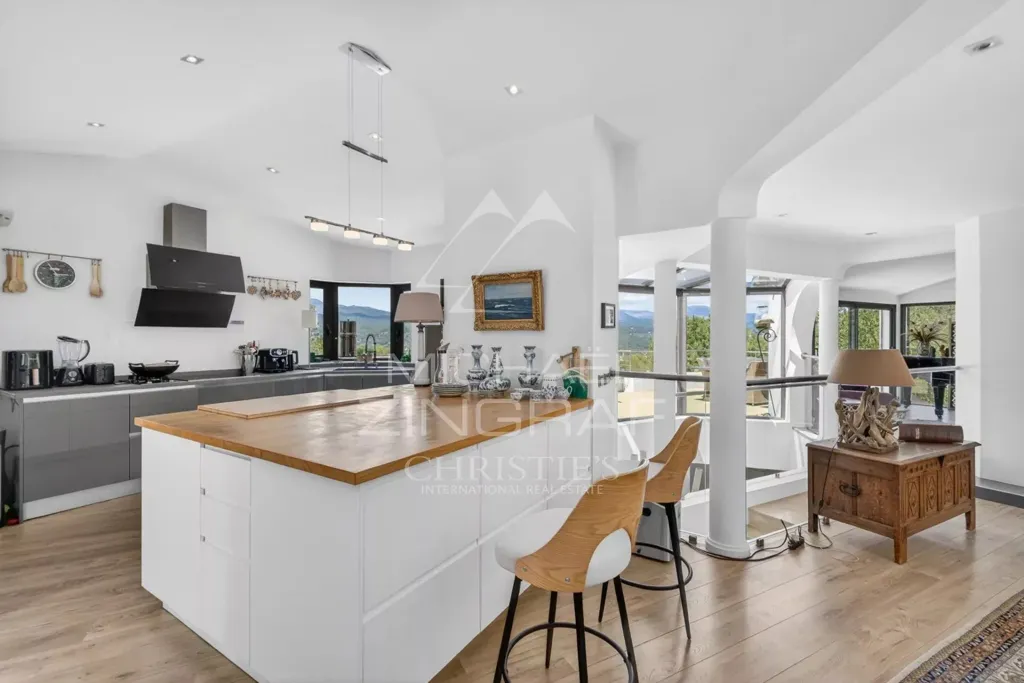 Cuisine - Villa Contemporaine avec Vue Panoramique à Fayence