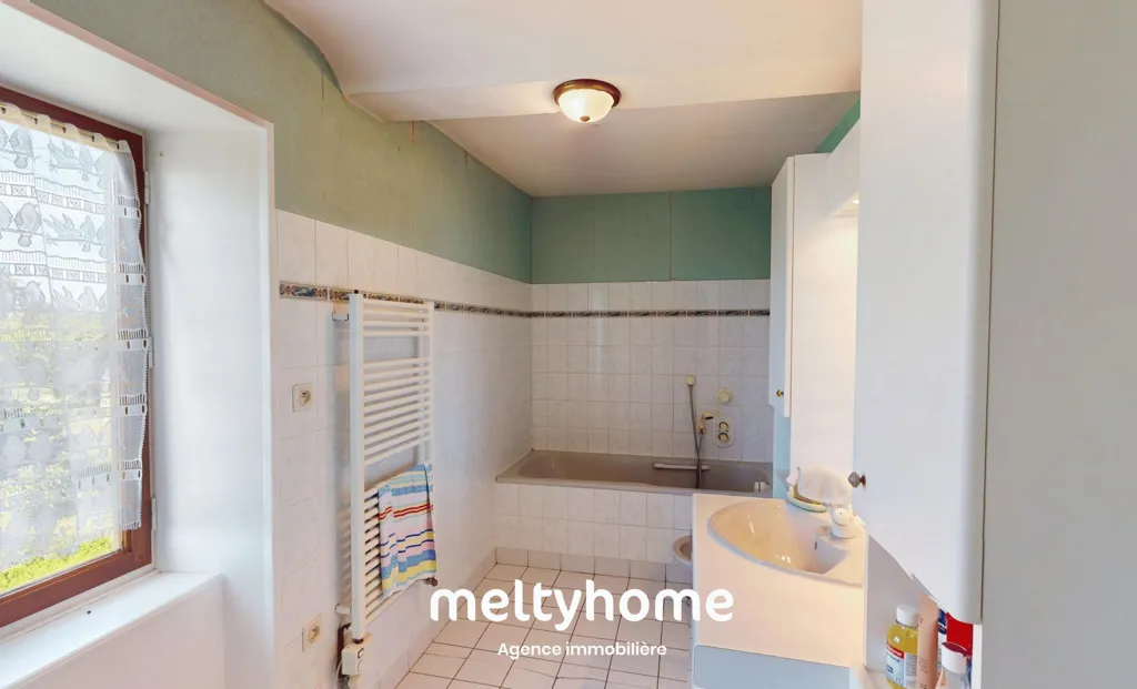 Salles de bain - Maison T5 avec Combles Aménageables à Coulonces
