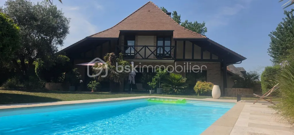 Piscine - Maison d'Architecte avec Piscine à Bizanos