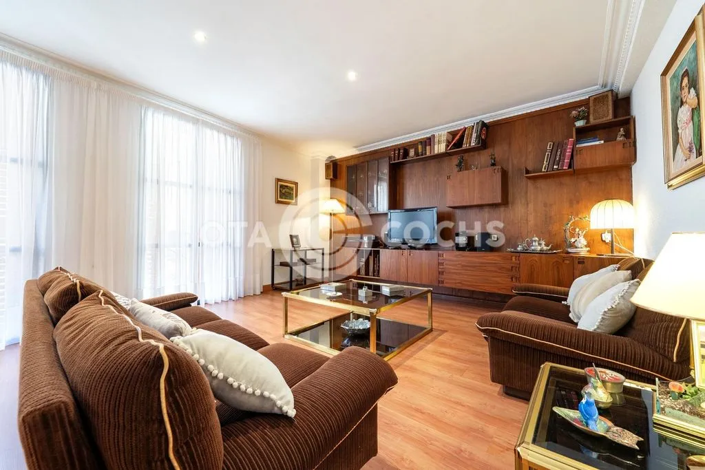 Elutuba - Luxury Apartment Complex in Reus Centre