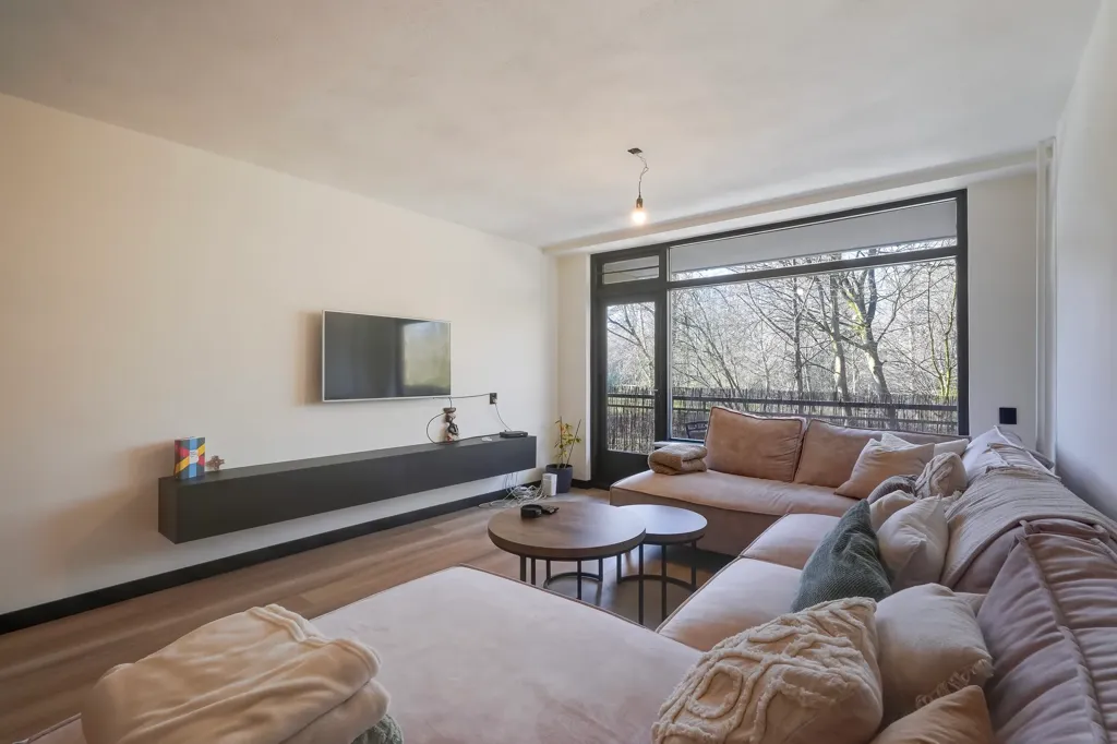 Séjour - 5-Bedroom Gallery Flat with Balcony in Leidschendam
