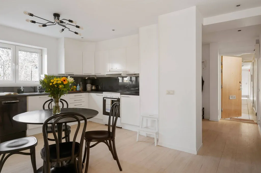 Köök - Spacious 2.5-Bedroom Flat with West-Facing Terrace in Hammarbyhöjden