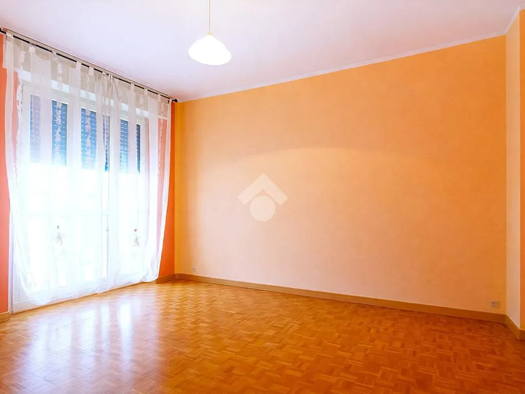 Rooms - Central 4-Bed Apartment with Balcony in Cossato