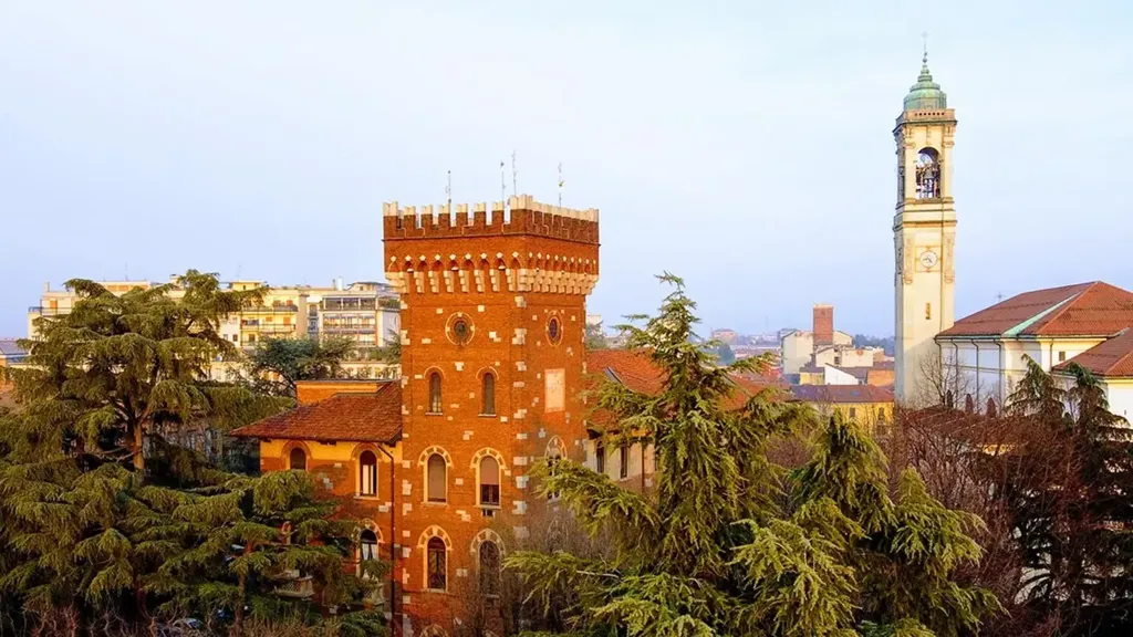 2-Bedroom Apartment with Balcony in Milan