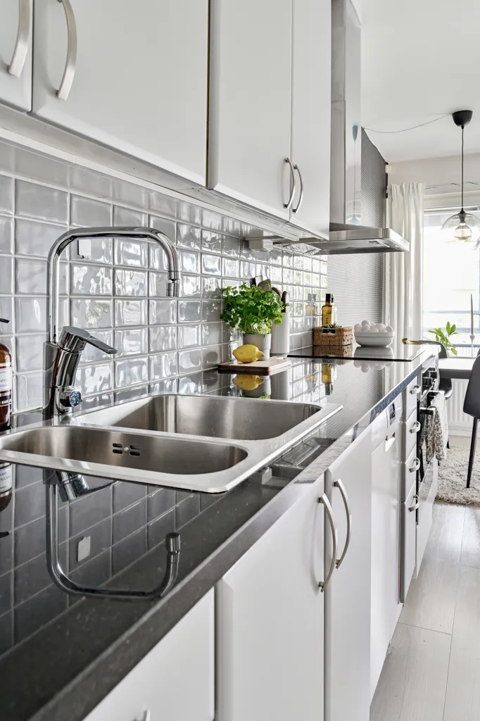 Kitchen - Stylish Two-Bedroom with Balcony in Märsta