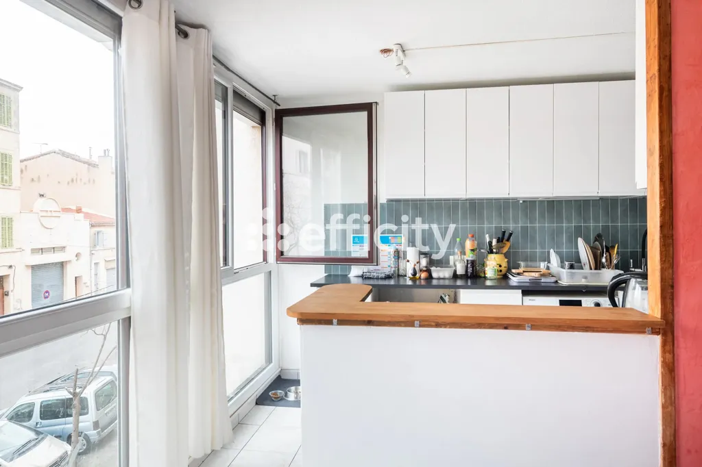 Kitchen - Spacious 3-Bedroom Apartment in Marseille