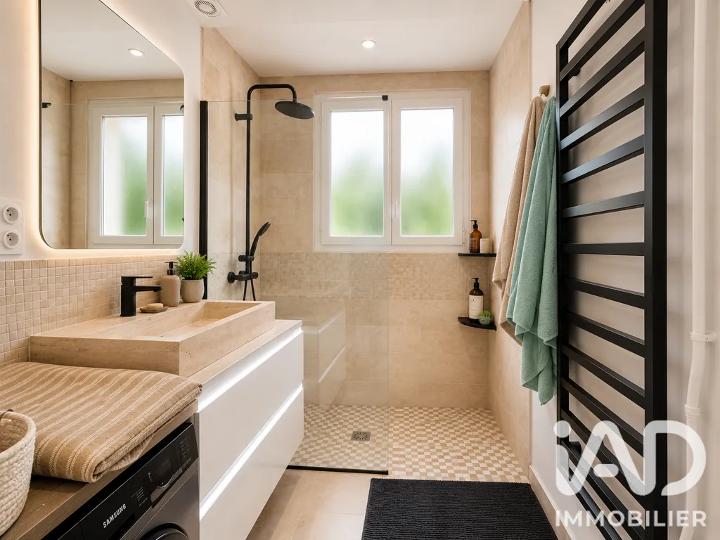 Bagni - Renovated 3-Bed Flat with Garden in Draveil