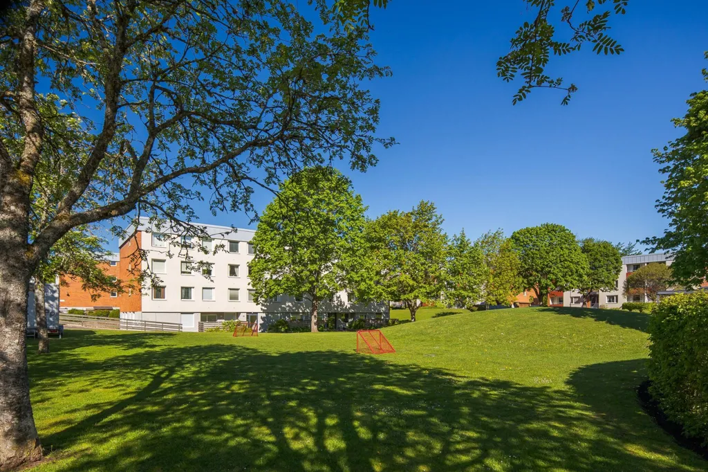 Aed - Bright Apartment with Terrace in Skövde
