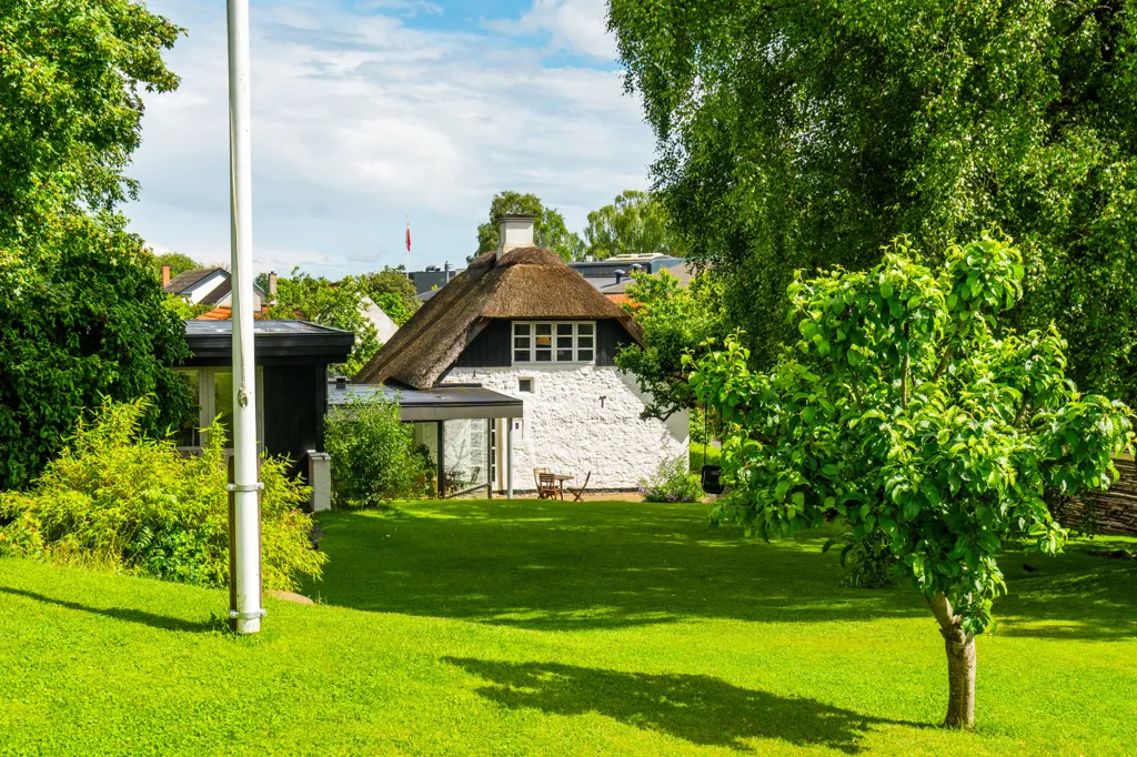 Jardin - Historic Villa with Garden in Svejstrup
