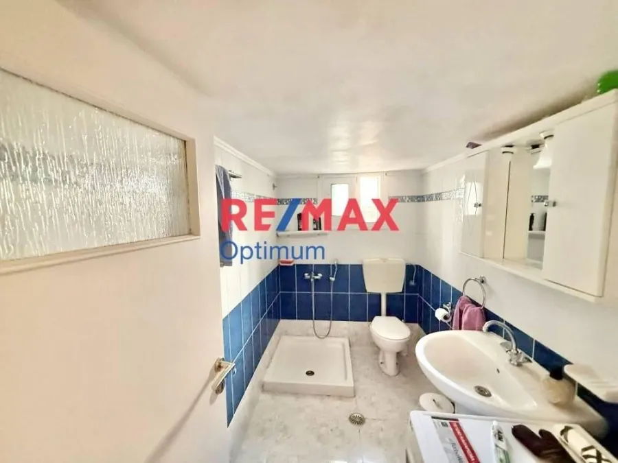 Salles de bain - Fully Renovated Flat with Balcony in Peristeri