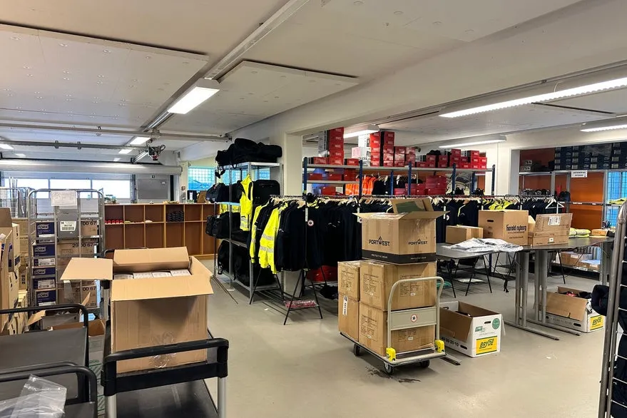 Pesuköök - Warehouse with Office Space in Stueplan