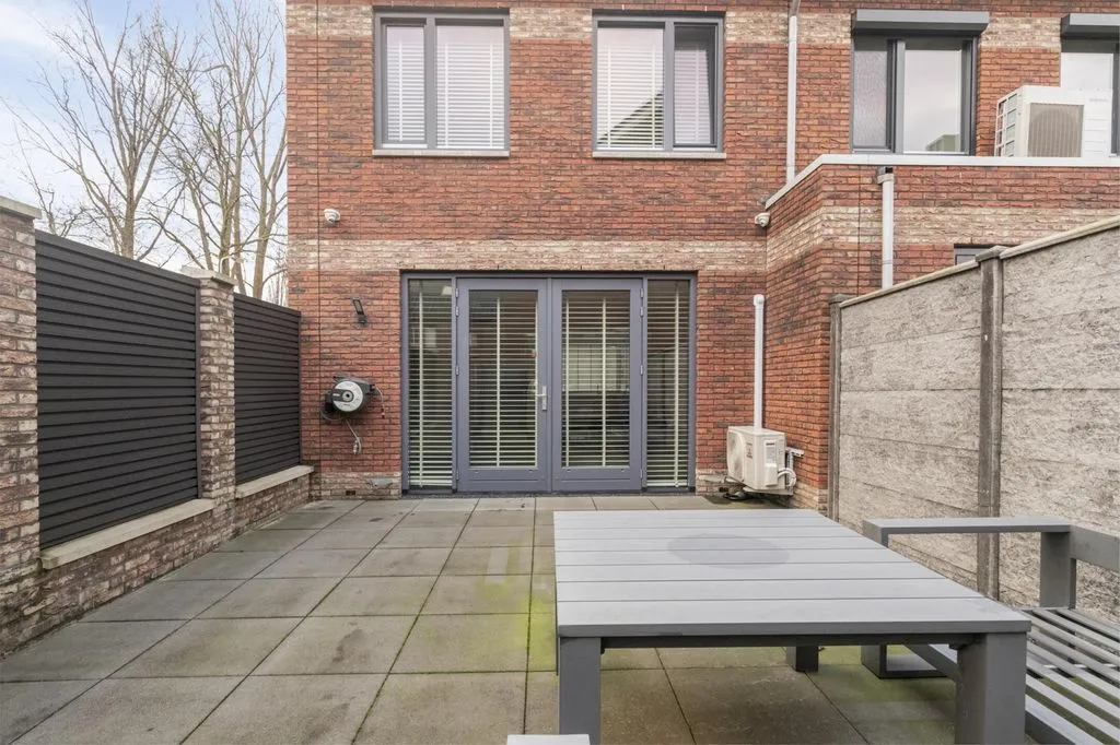Jardin - Modern Corner House with Garden in Zaandam