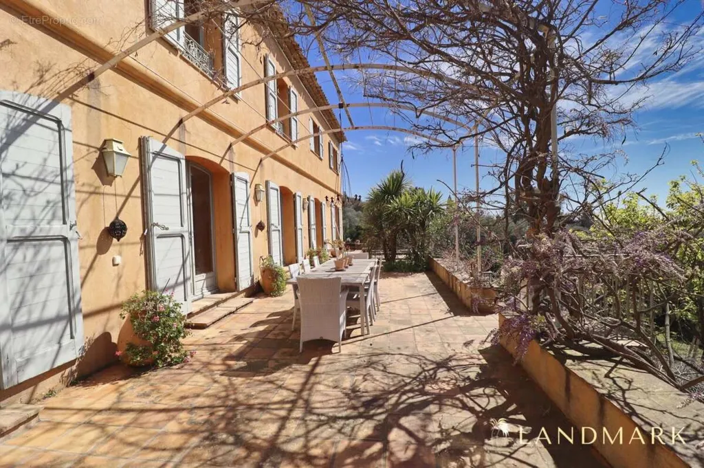 Terrasse - Bastide Élégante avec Piscine à Cabris